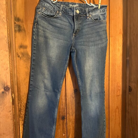 Women's Wrangler - Picture 2 of 5